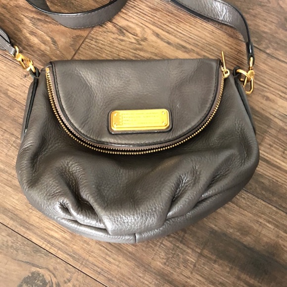 Marc By Marc Jacobs Handbags - Marc Jacobs Gray & Gold Crossbody Purse